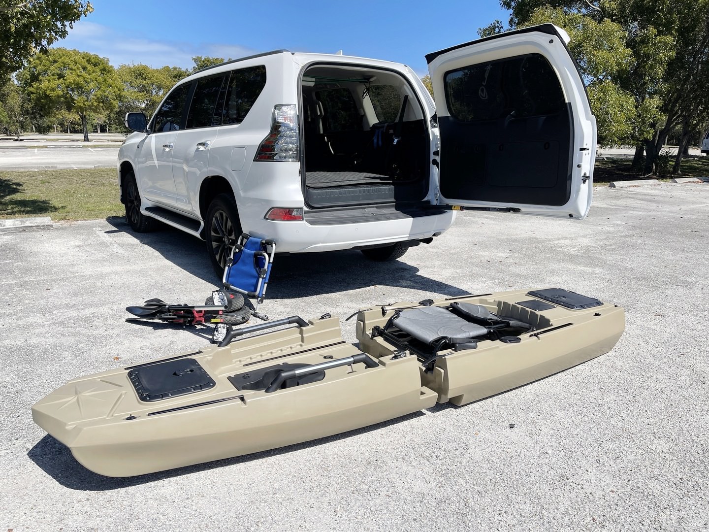 Point 65 Kingfisher modular tandem (2 seater or 1) fishing kayak, Sports  Equipment, Fishing on Carousell
